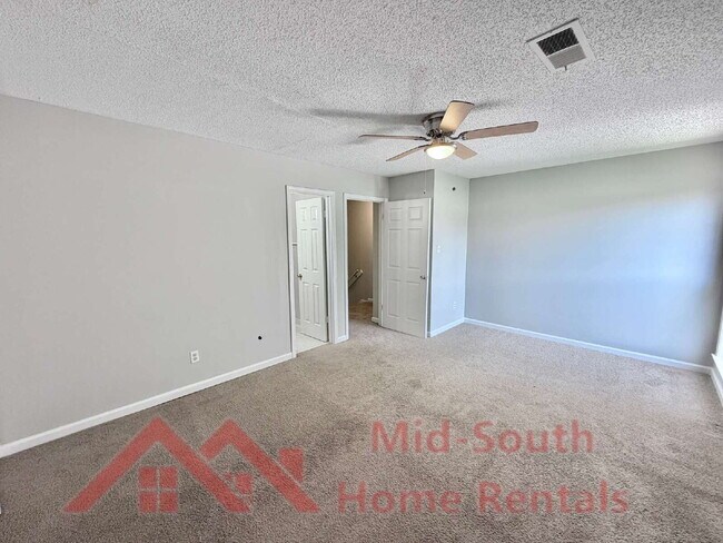 Building Photo - 6007 Hickory Cove