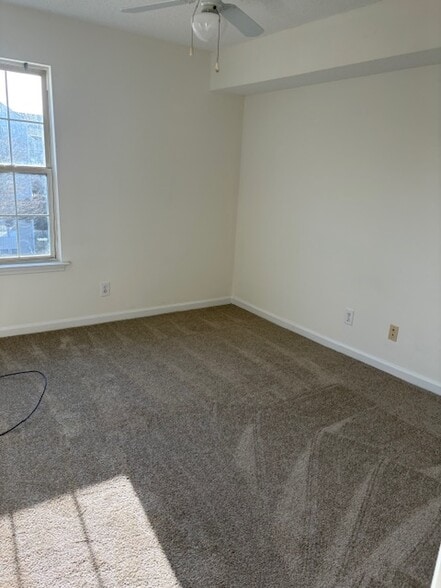 Building Photo - 2280 Andover Dr