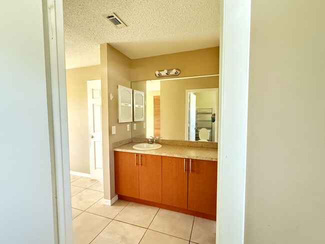 Building Photo - 1997 SE Burgundy Ln