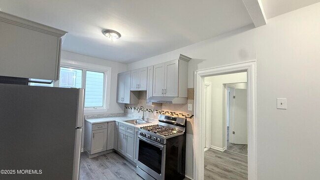 Building Photo - 56 Lindsley Pl