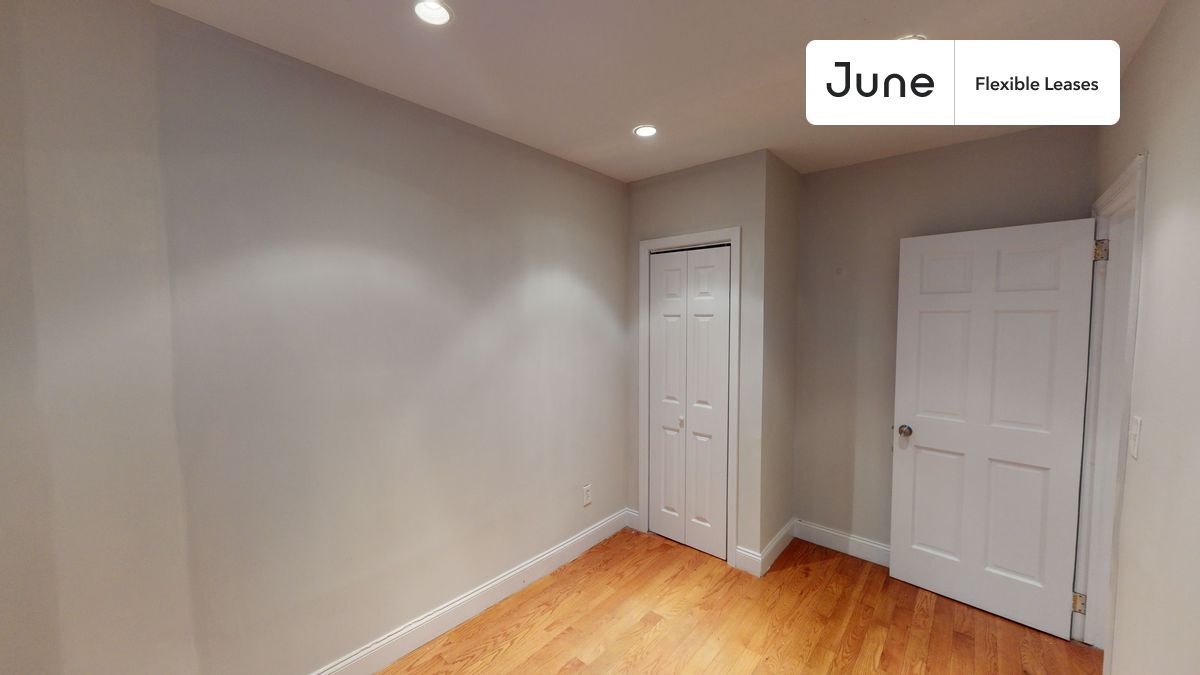Building Photo - 23 E 109th St