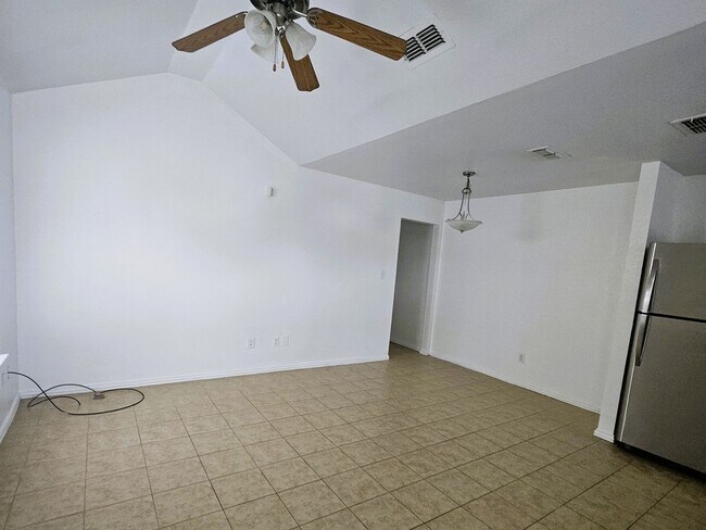 Building Photo - 3108 Lincoln Ave