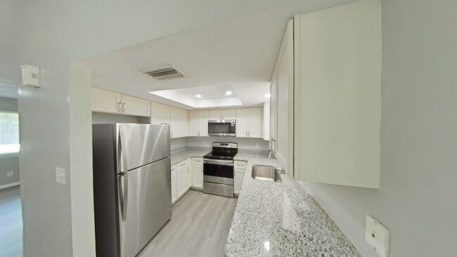 Building Photo - Beautiful 3 Bedroom, 2 Bathroom Home for Rent in Ocala Park Estates – Ocala