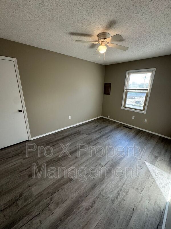 Building Photo - 459 W Grand St