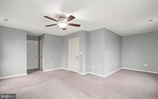 Building Photo - 4 St Ives Ct