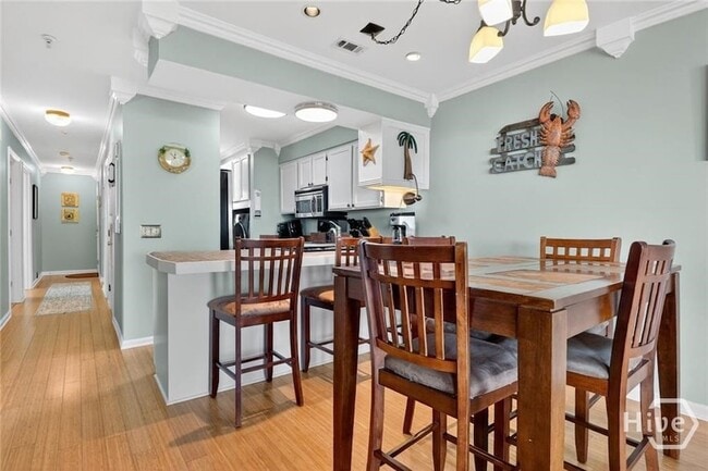 Building Photo - 1 Center St