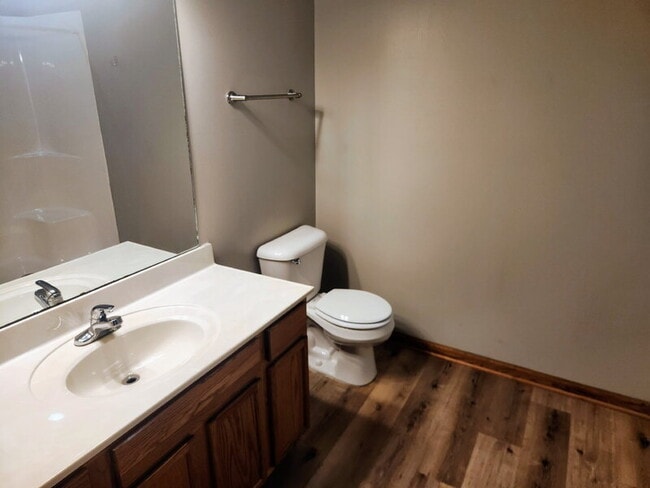 Building Photo - 1320 SE Florence Dr