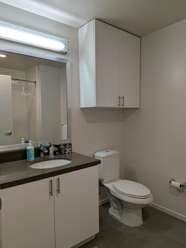 Building Photo - Studio Apartment Home on Top Floor with views of City Hall!