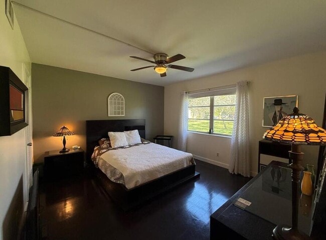 Building Photo - 1950 N Andrews Ave