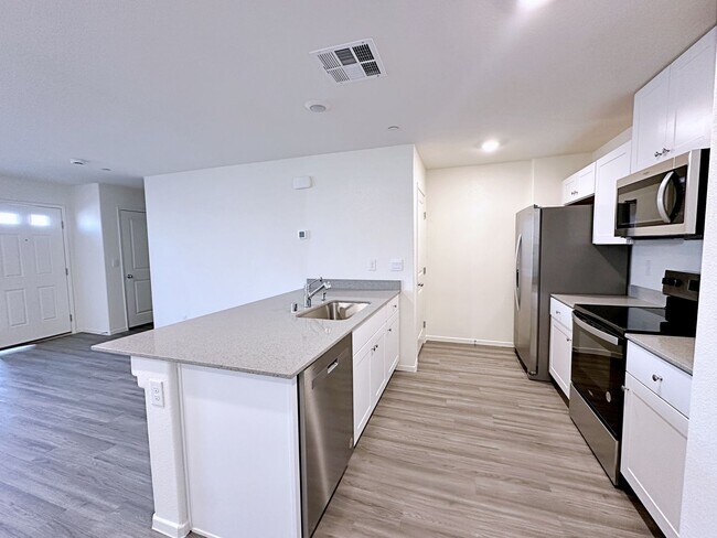 Building Photo - 1 MONTH FREE RENT* 3 BEDROOM TOWNHOUSE LOCATED IN INSPIRADA