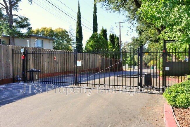 Building Photo - 5848 Alorn Ln