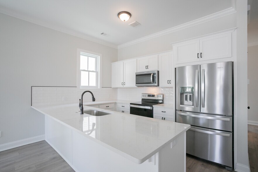 Kitchen - 1718 Barnard St