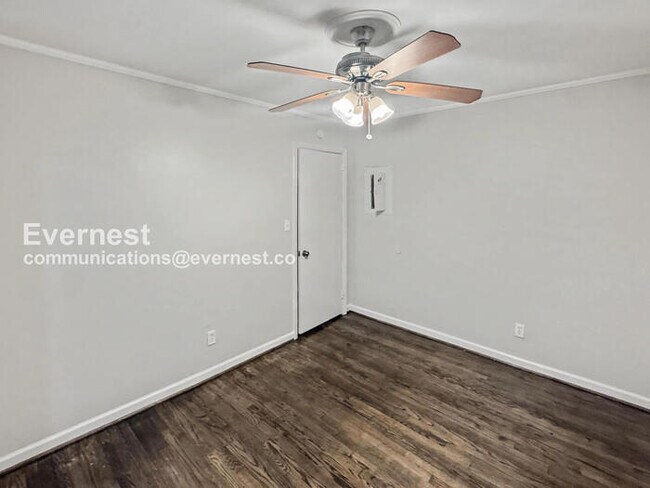 Building Photo - 4905 Scenic View Dr