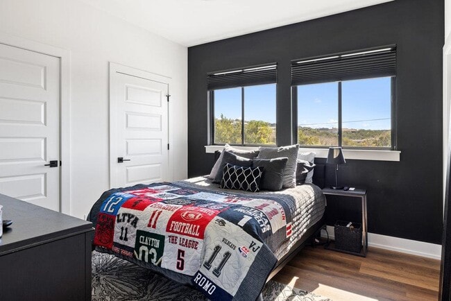 Building Photo - 223 Golden Bear Dr