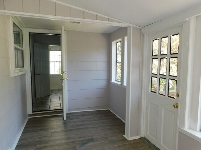 Building Photo - 304 Shenandoah Ave
