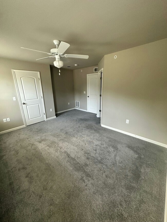 Building Photo - 115 High Pointe Dr