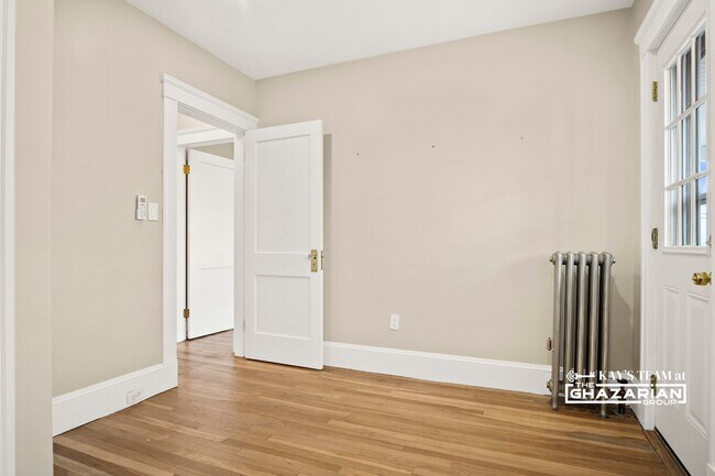 Building Photo - 42 Parsons St