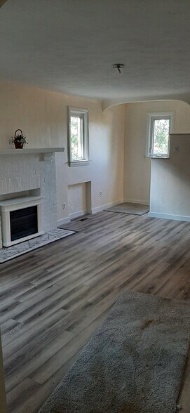 Living room - 106 Koegler Ave