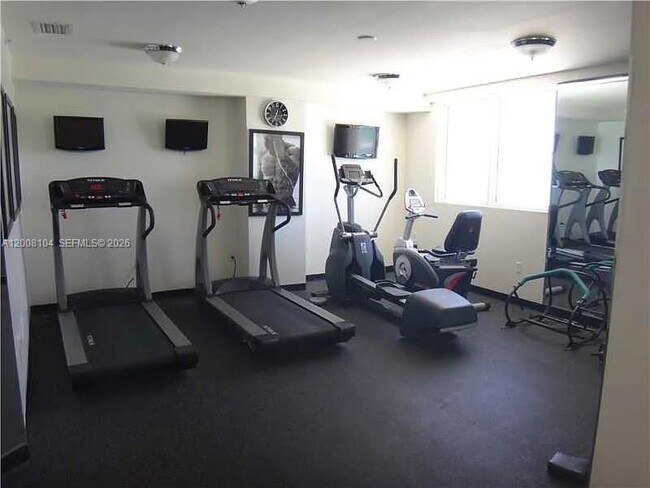 Building Photo - 2400 SW 27th Ave