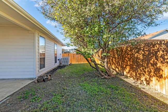 Building Photo - "Spacious 4-Bedroom Home with Chef’s Kitchen and a Master Retreat!"