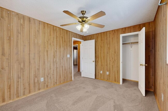 Building Photo - 1012 San Pedro Dr SE