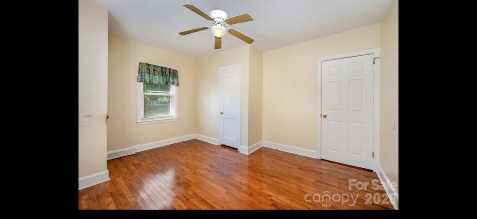 Building Photo - Room in House on Dublin Rd