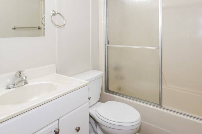 Building Photo - 156 Cranbrook Dr