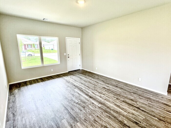 Building Photo - 8319 E Queens St