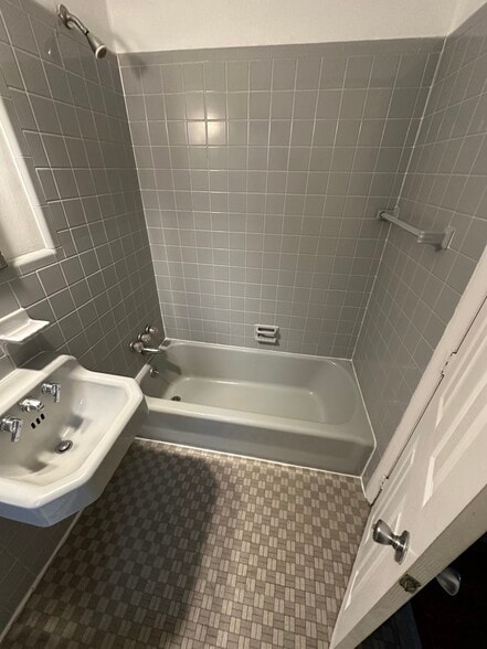 Building Photo - 202 N Madison Ave