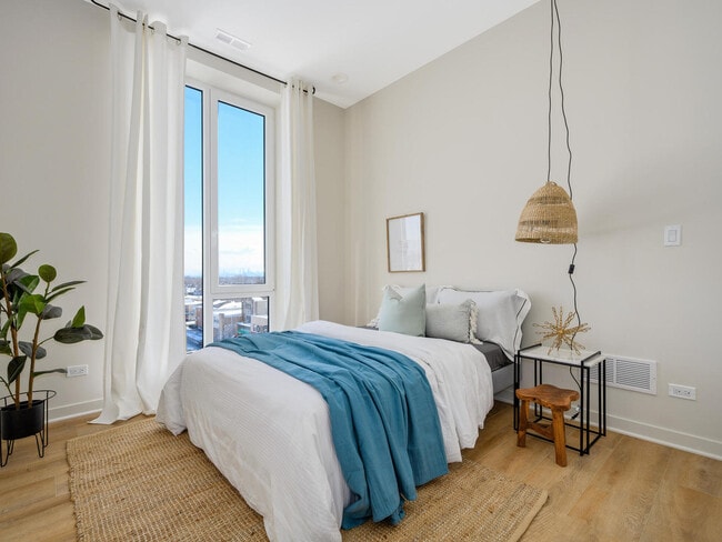 Building Photo - 6336 W Belmont Ave