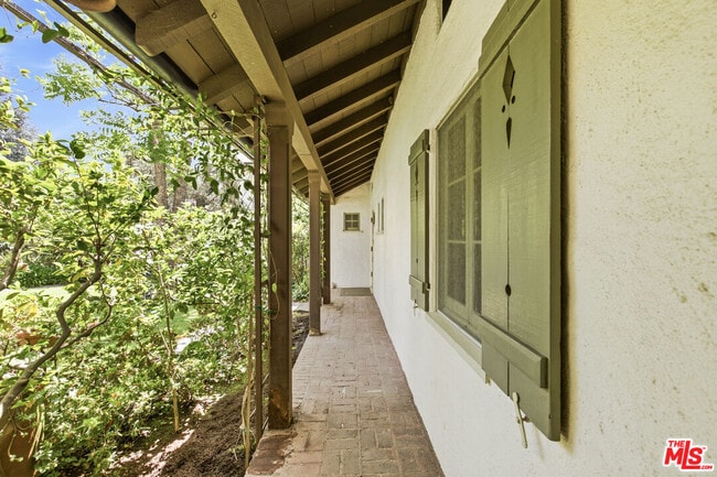 Building Photo - 484 Prospect Terrace