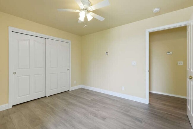 Building Photo - Spacious 5-Bedroom Home with Pool in NE Fr...