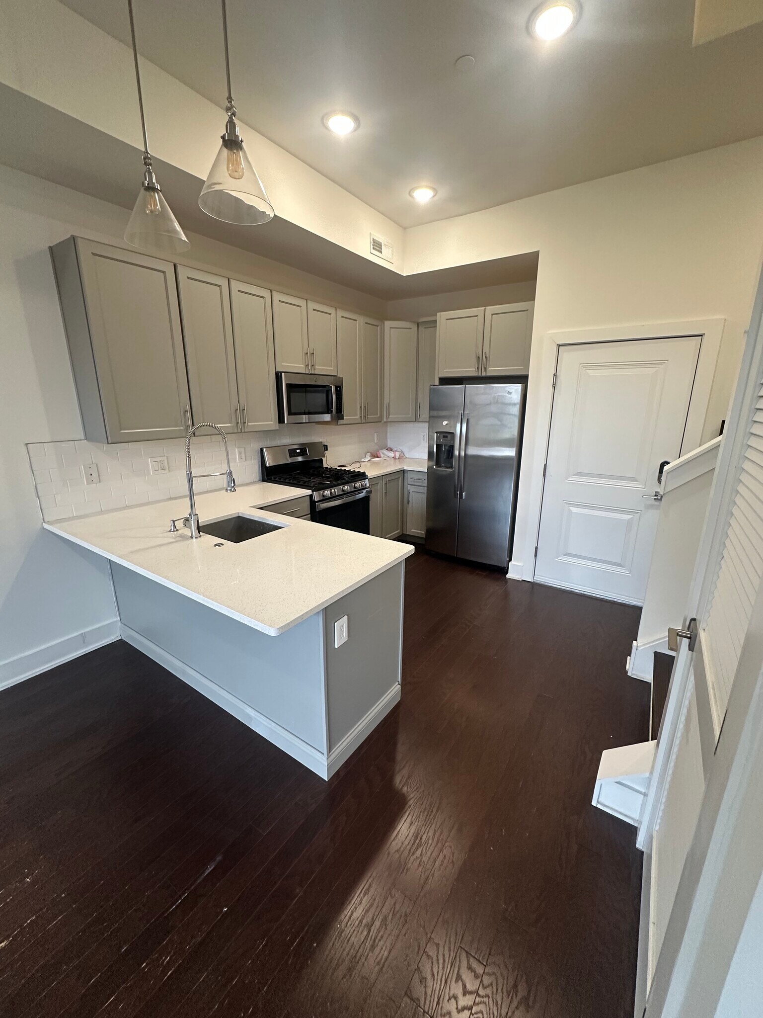 Kitchen - 516 W Montgomery Ave