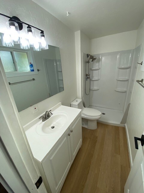 Building Photo - 1673 W Victory Rd