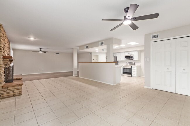 Building Photo - Beautifully updated Ranch Style Home