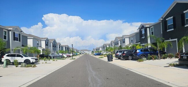 Building Photo - 3 Bedroom 2.5 Bath Townhouse