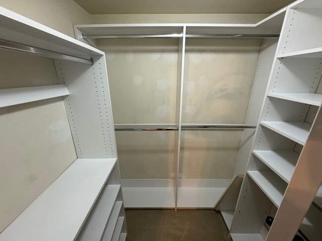 Building Photo - Sophisticated 2 Bed 2 Bath Condo with Loft...