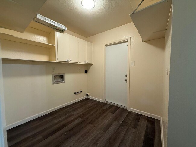 Building Photo - 10606 Millspring