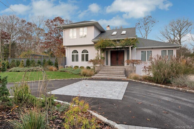 Building Photo - 35 Bay Ave W