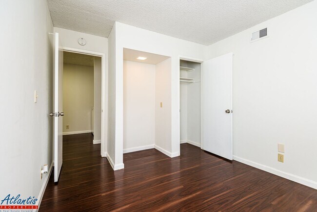 Building Photo - Olive 1178/1180