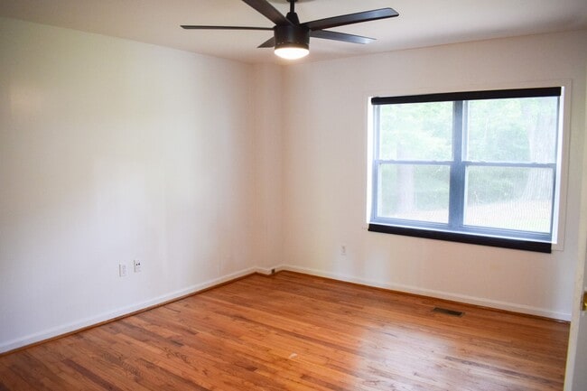 Building Photo - 1610 E 27th Ave