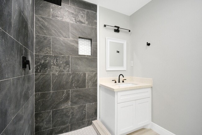 Building Photo - 2707 Mc Nay Dr