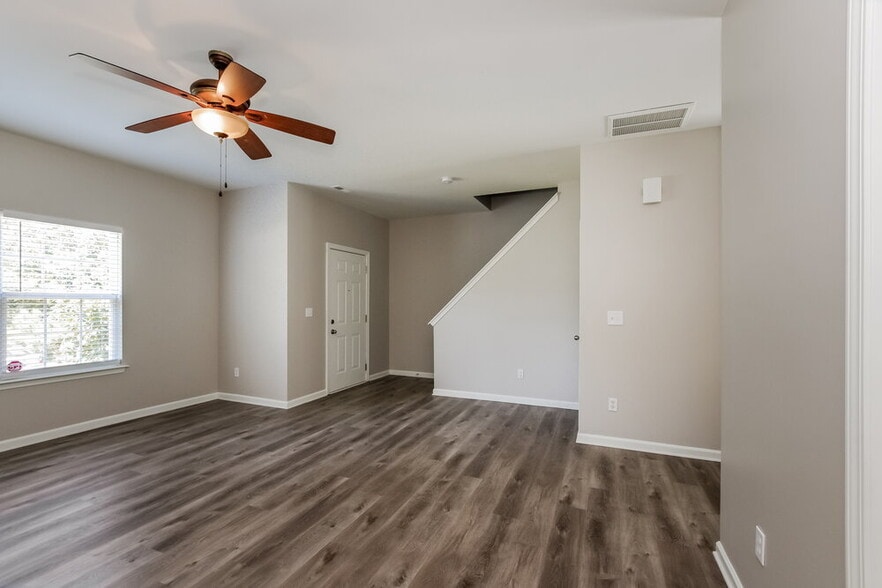 Building Photo - 6103 Sid Crane Dr