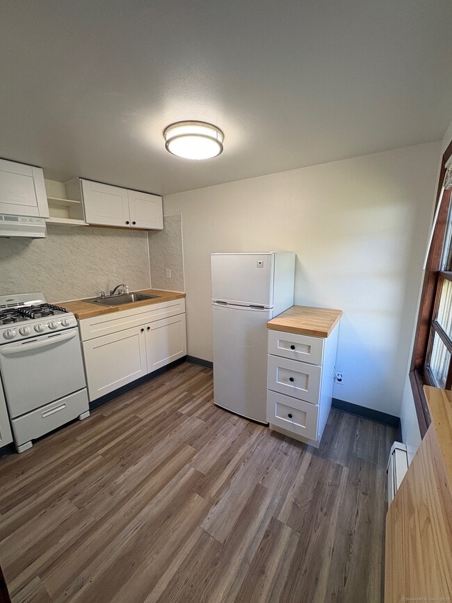 Building Photo - 5 White Birch Ln