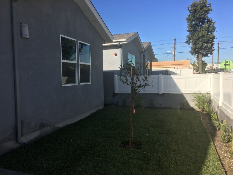 Building Photo - 6731 Kraft Ave