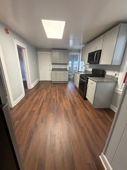 Building Photo - 738 Edgar Rd