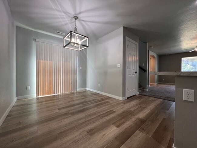Building Photo - Beautiful Home Tucked In A Great Neighborhood