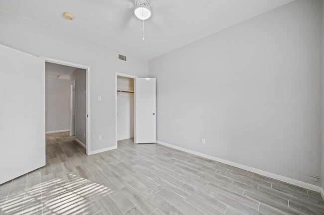 Building Photo - 22623 Round Valley Dr