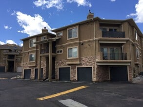 Building Photo - Bright & Open 2 Bedroom Condo on West Side