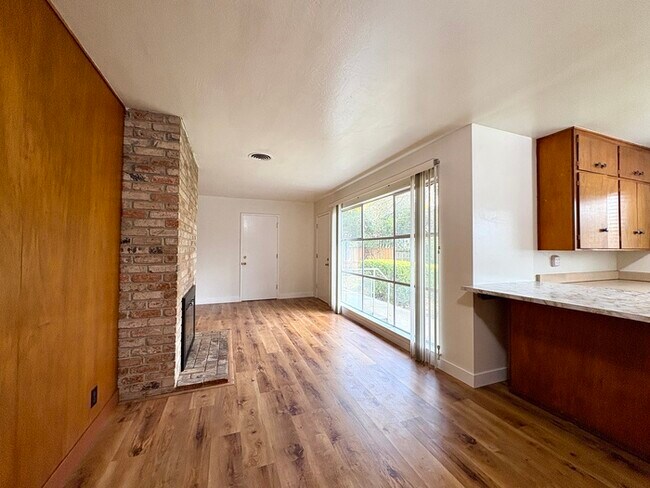 Building Photo - Beautiful 3 Bedroom For Rent in Sacramento!